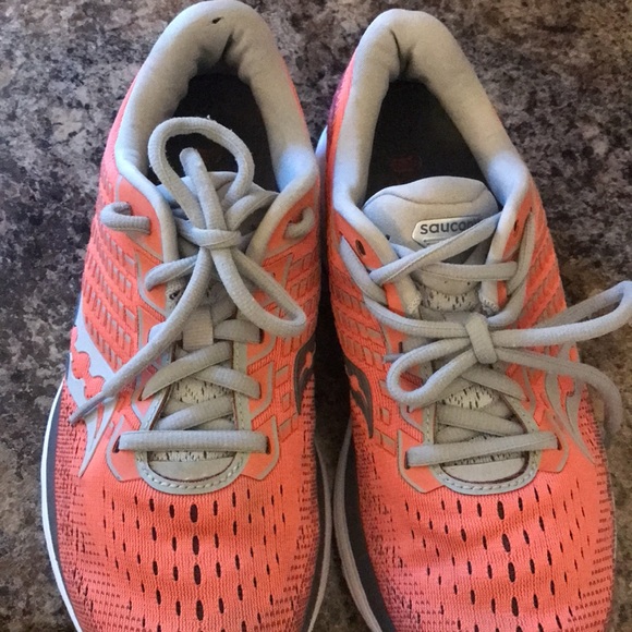 Saucony running shoes size 7used but in good shape - Picture 3 of 5